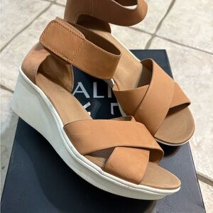 Women's Tan Wedge Sandals